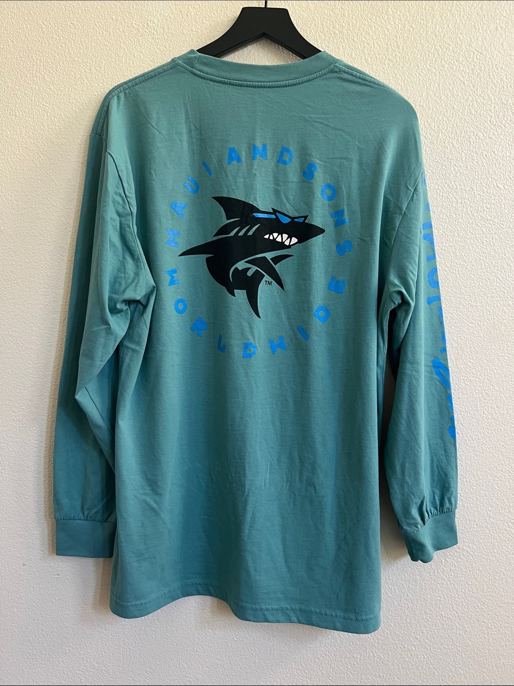 MAUI & SONS Long Sleeve T-Shirt Top Shark Graphic Print Teal Men's Size Large